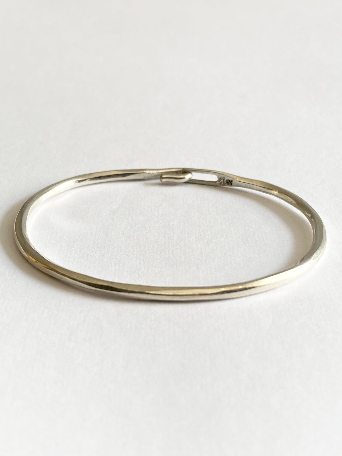 WERKSTATT:MUNCHEN Bangle Hook Hammered M2640